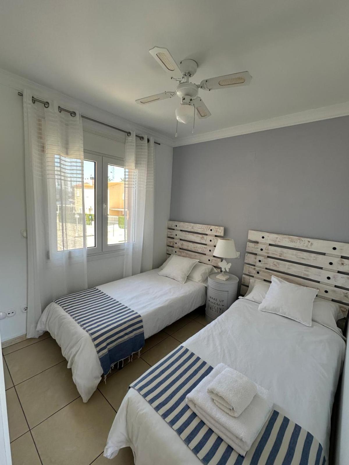 Oliva Nova Flat In Front Of Met Apartment Luaran gambar
